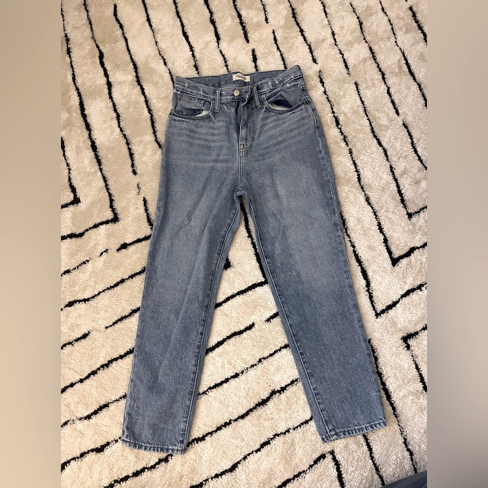Madewell momjean straight leg fit. Great condition.
